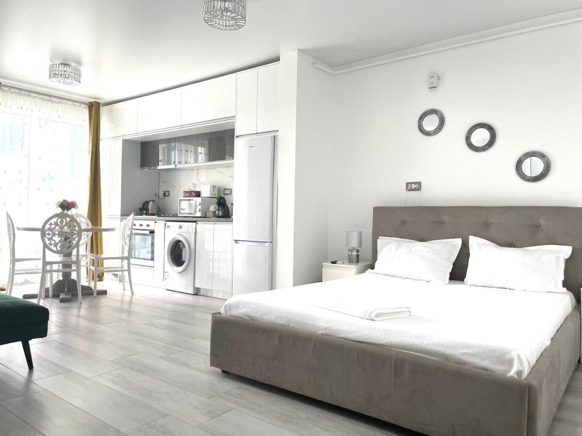 Dominic 2 Beds 1 Sofa Parking Pool Apartament By Alezzi Nord10 Apartment Navodari Bagian luar foto