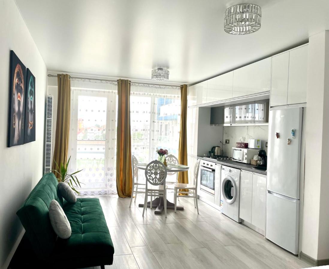 Dominic 2 Beds 1 Sofa Parking Pool Apartament By Alezzi Nord10 Apartment Navodari Bagian luar foto