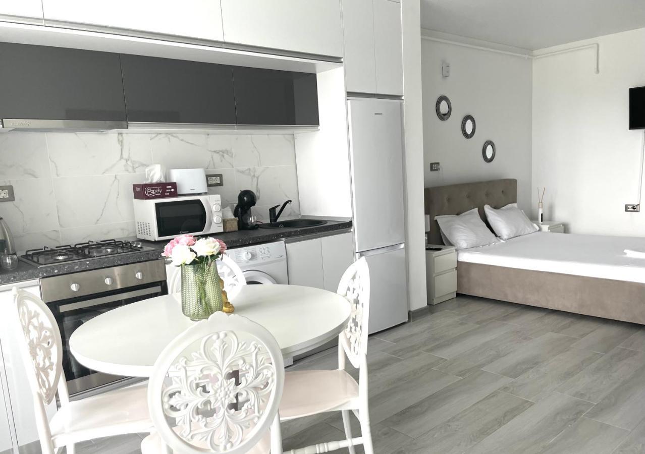 Dominic 2 Beds 1 Sofa Parking Pool Apartament By Alezzi Nord10 Apartment Navodari Bagian luar foto