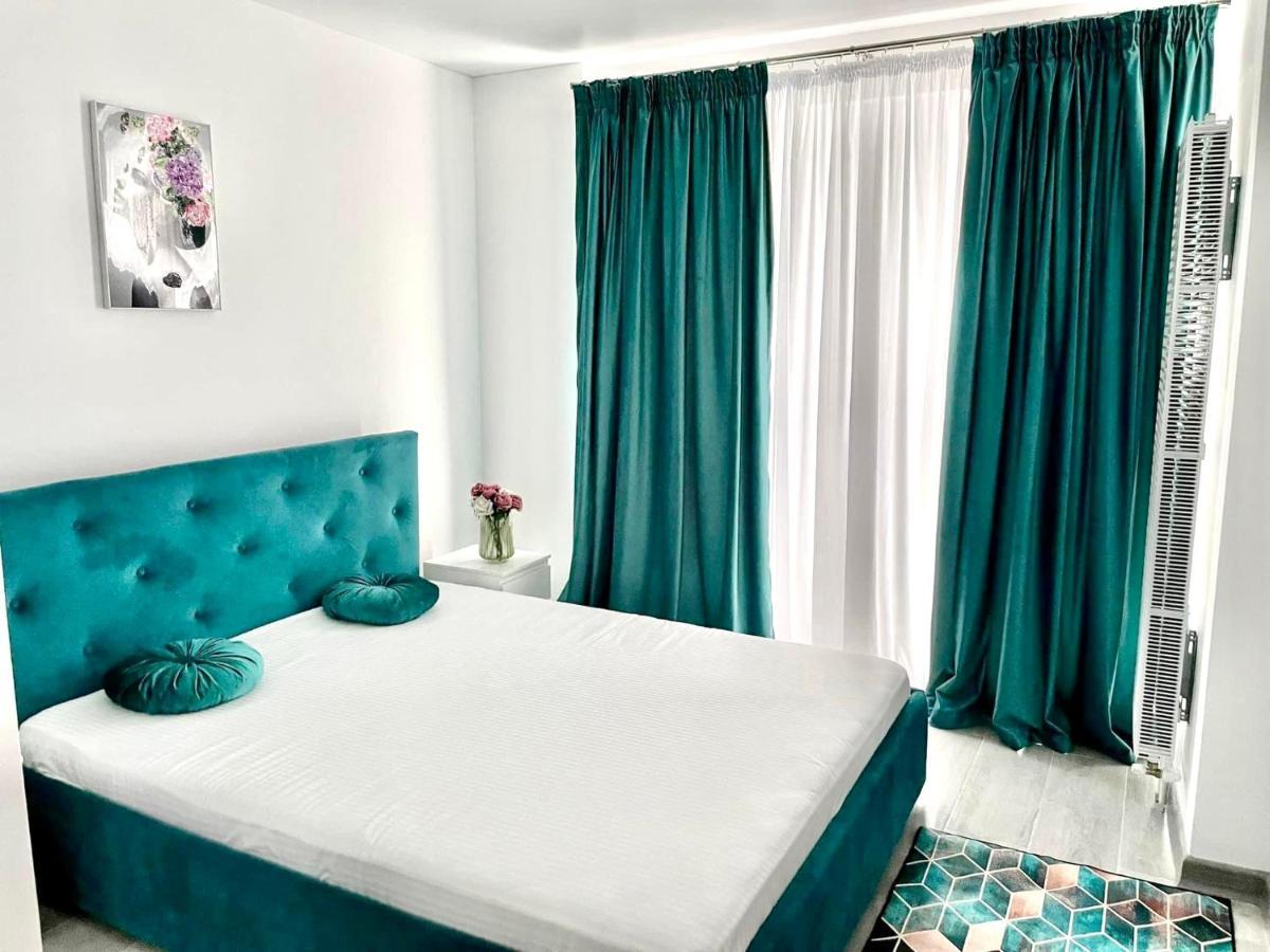 Dominic 2 Beds 1 Sofa Parking Pool Apartament By Alezzi Nord10 Apartment Navodari Bagian luar foto
