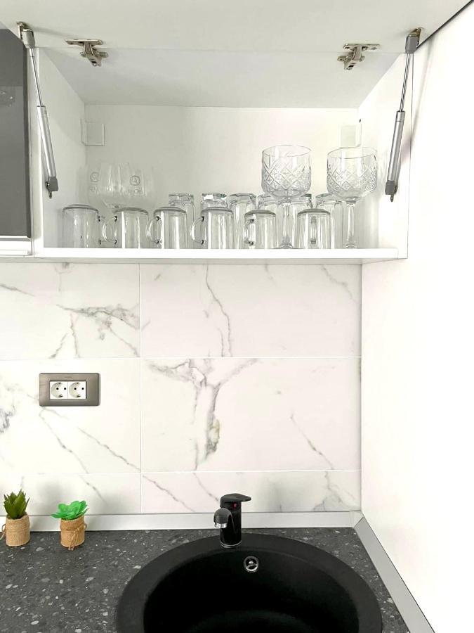 Dominic 2 Beds 1 Sofa Parking Pool Apartament By Alezzi Nord10 Apartment Navodari Bagian luar foto