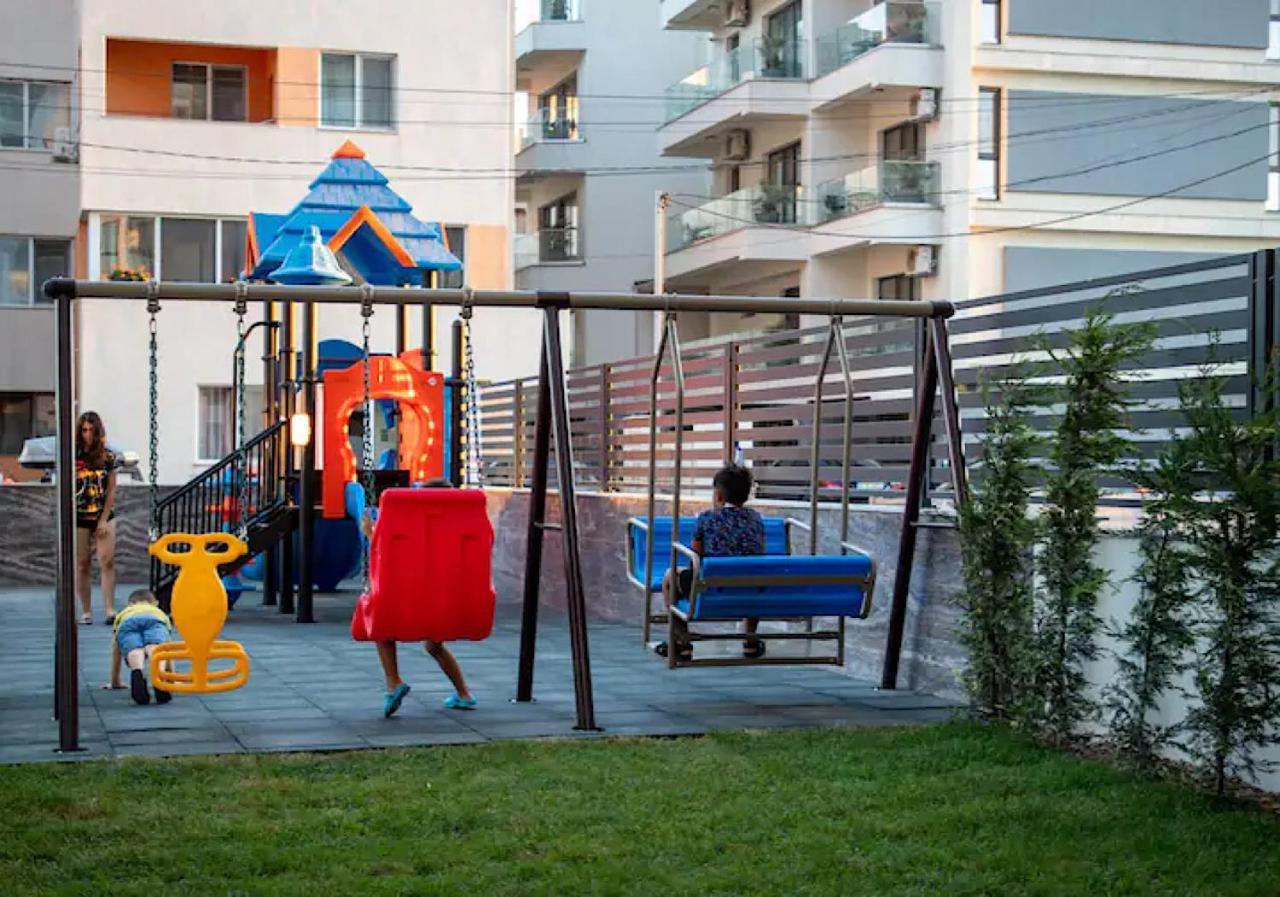 Dominic 2 Beds 1 Sofa Parking Pool Apartament By Alezzi Nord10 Apartment Navodari Bagian luar foto